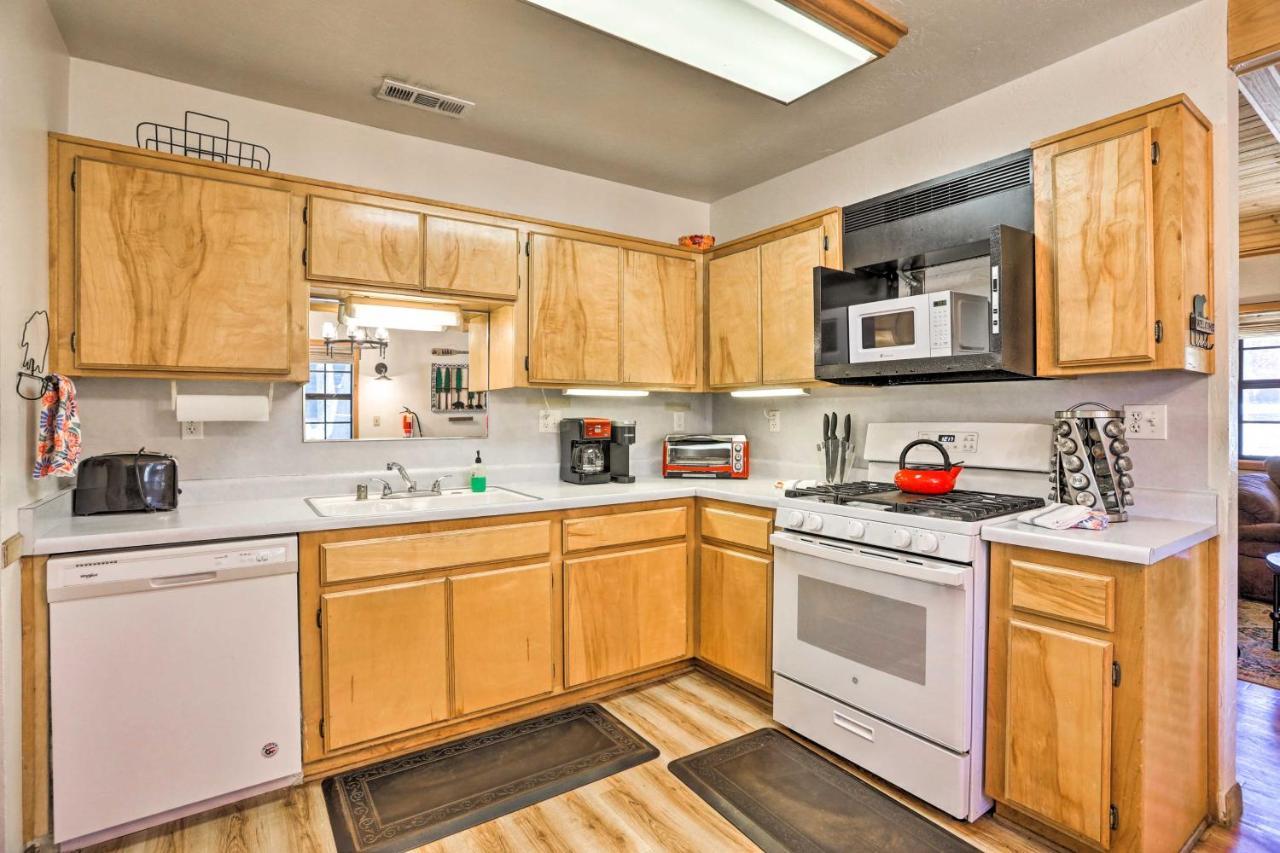 Big Bear Cabin With Deck And Hot Tub, Near Resorts! Big Bear Lake Buitenkant foto